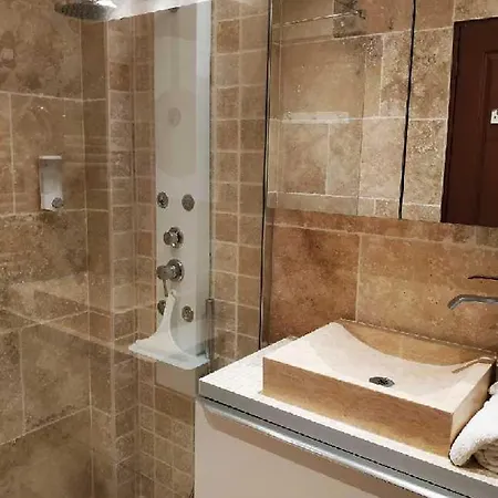 Reve-catalan 2 Chambres Apartment *